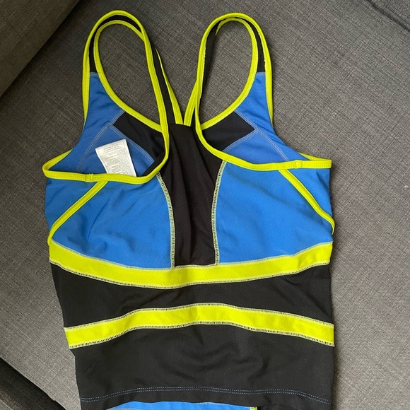 Nike workout top - Picture 2 of 2